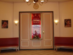 2004.05.11 Foyer_6